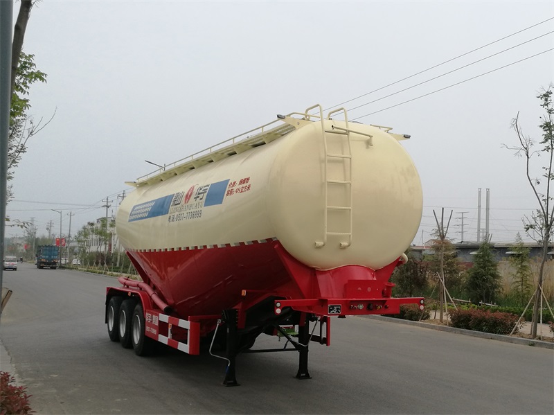 华宇达牌10.7米32.4吨3轴低密度粉粒物料运输半挂车(LHY9400GFLD50)
