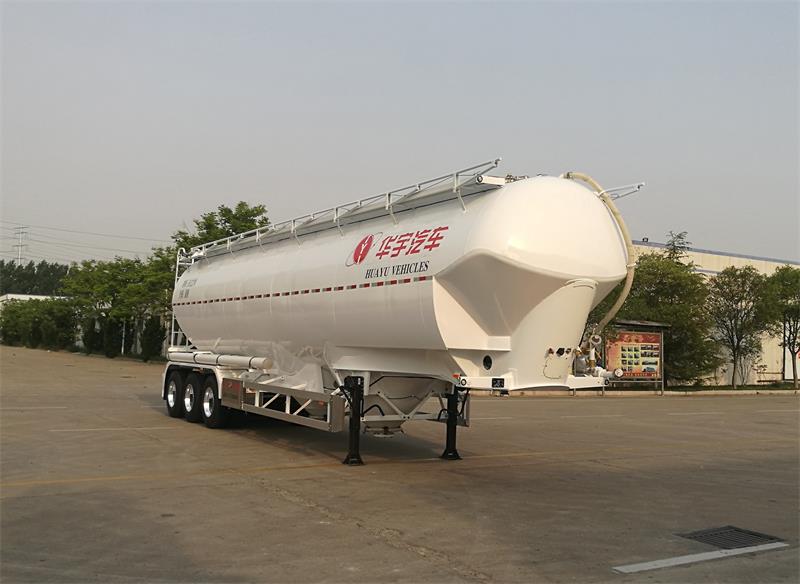 华宇达牌13米32.3吨3轴低密度粉粒物料运输半挂车(LHY9407GFLLA)