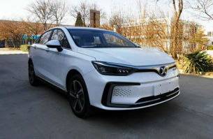 北京牌BJ7000C5DA-BEV型纯电动轿车