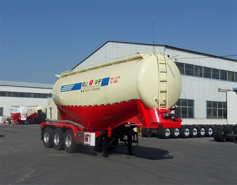 华宇达牌9.4米33.7吨3轴中密度粉粒物料运输半挂车(LHY9400GFL36A)