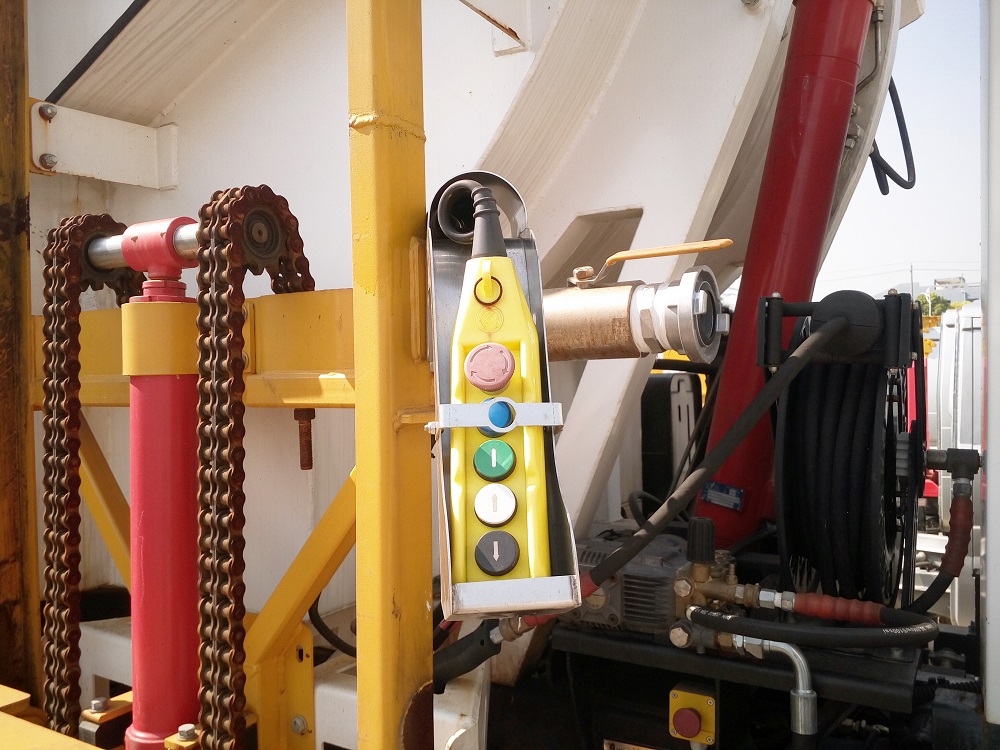 銀寶牌SYB5101TCAQLBEV純電動餐廚垃圾車公告圖片