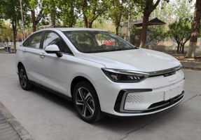 北京牌BJ7000C5DAK-BEV型纯电动轿车