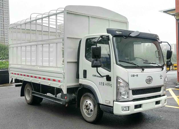 解放牌CA5040CCYK6L3E6-1倉柵式運(yùn)輸車公告圖片