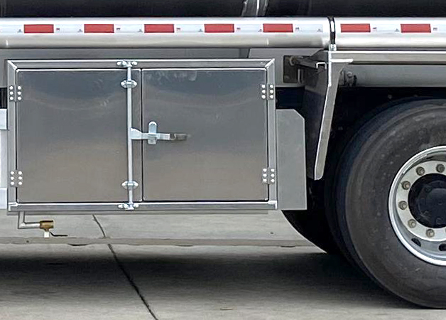 楚勝牌CSC5260GYYLD6A鋁合金運(yùn)油車公告圖片