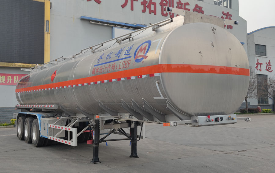 齐机牌12.4米33.3吨3轴铝合金易燃液体罐式运输半挂车(QLZ9402GRY)