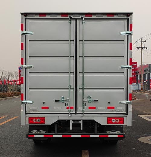 福田牌BJ5044XXY9JDA-10廂式運(yùn)輸車公告圖片