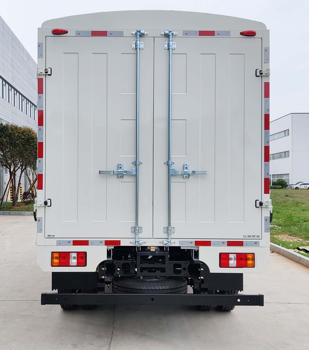 江鈴牌JX5046CCYTGA26倉(cāng)柵式運(yùn)輸車公告圖片