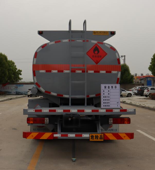 中汽力威牌HLW5321GYYLZ6運(yùn)油車公告圖片