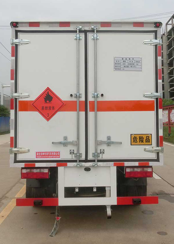 同銳通牌CAA5040XRYC6易燃液體廂式運輸車公告圖片