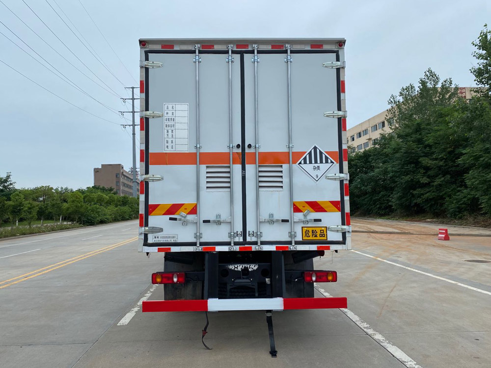 楚勝牌CSC5260XZWD6雜項危險物品廂式運輸車公告圖片