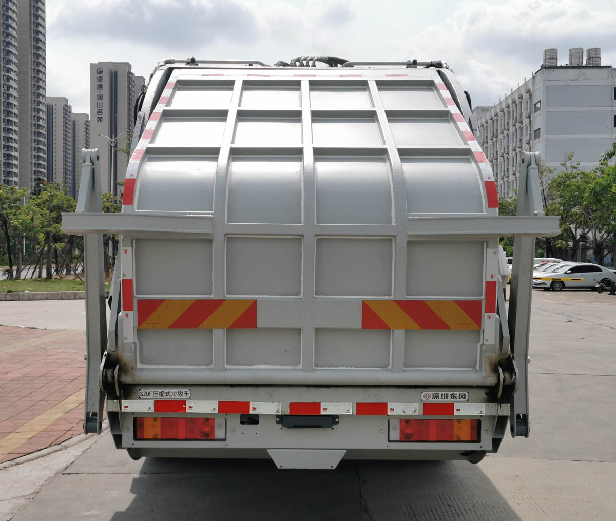 東風(fēng)牌EQ5125ZYSS6壓縮式垃圾車(chē)公告圖片