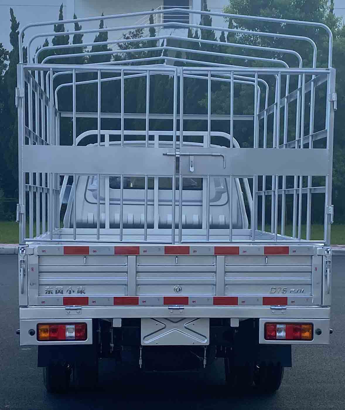 東風(fēng)牌DXK5030CCYC41HL倉(cāng)柵式運(yùn)輸車公告圖片