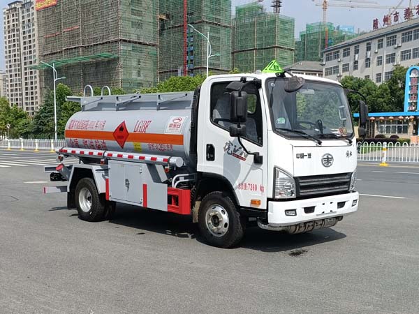 新東日牌YZR5070GJYC6加油車公告圖片