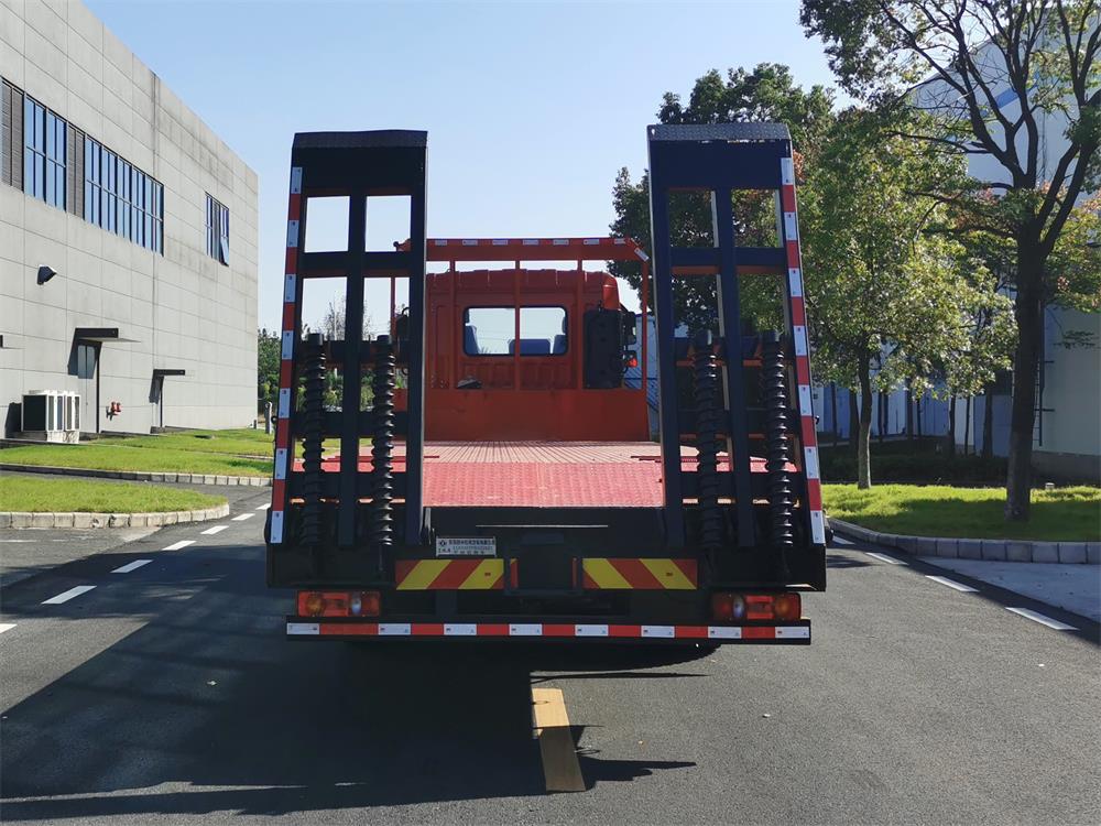 東風(fēng)牌EQ5240TPBGSZ6D1平板運(yùn)輸車公告圖片