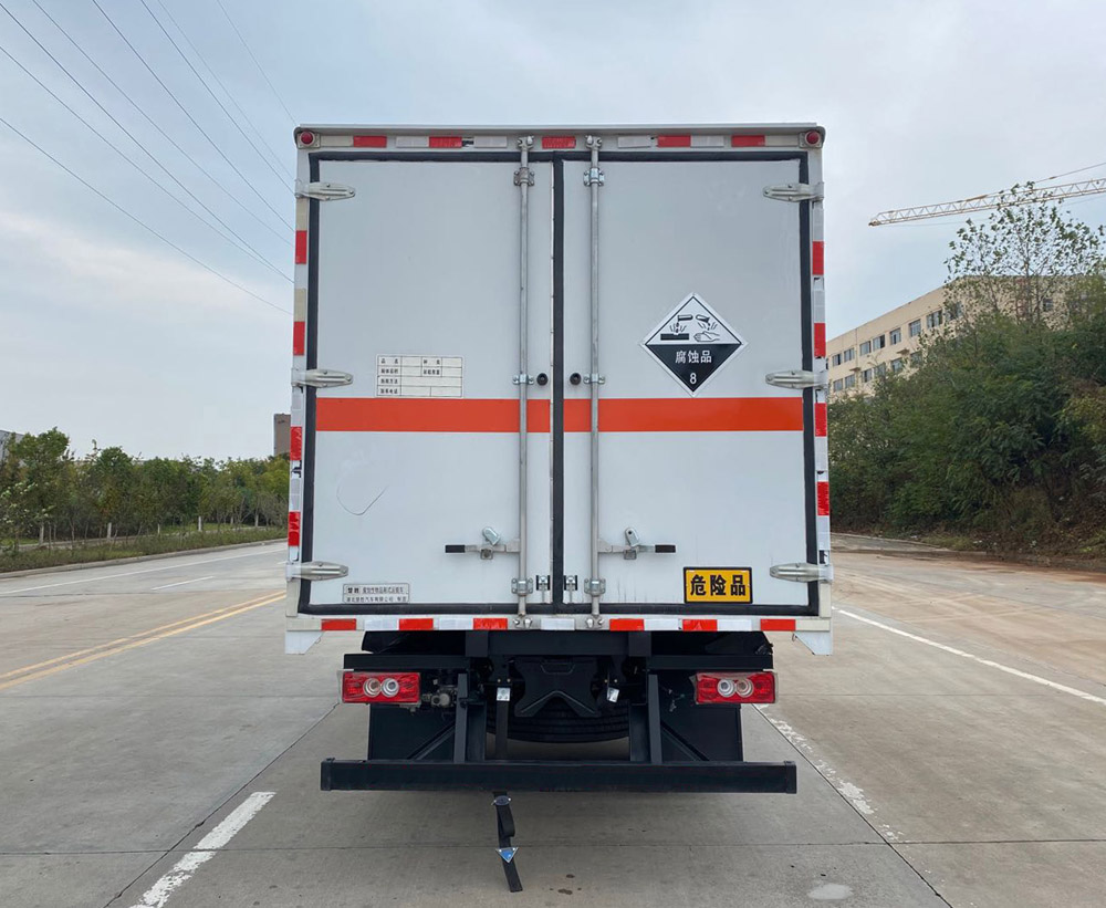 楚勝牌CSC5128XFWB6腐蝕性物品廂式運輸車公告圖片