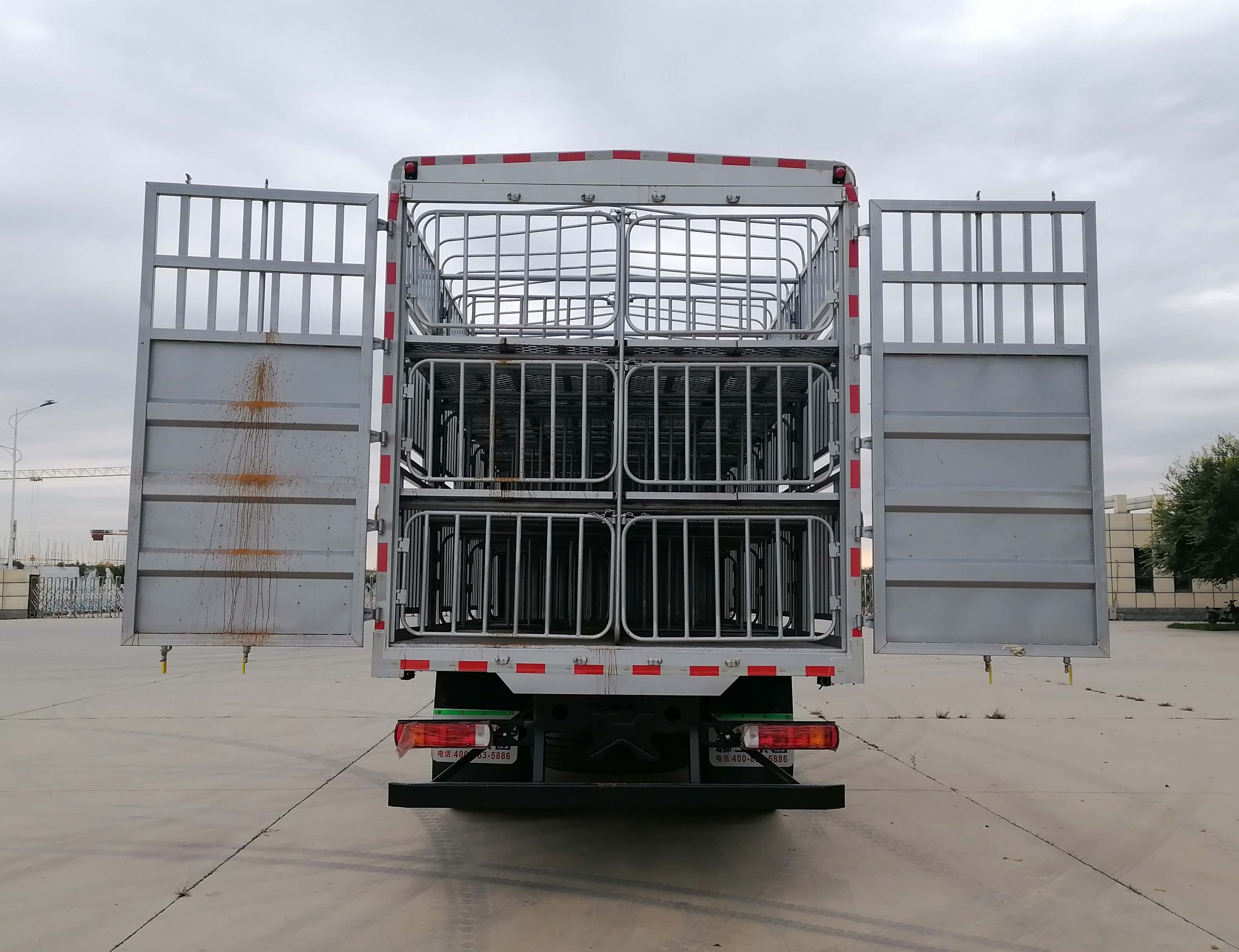 聊工牌HTL5180CCQ6BJ畜禽運輸車公告圖片