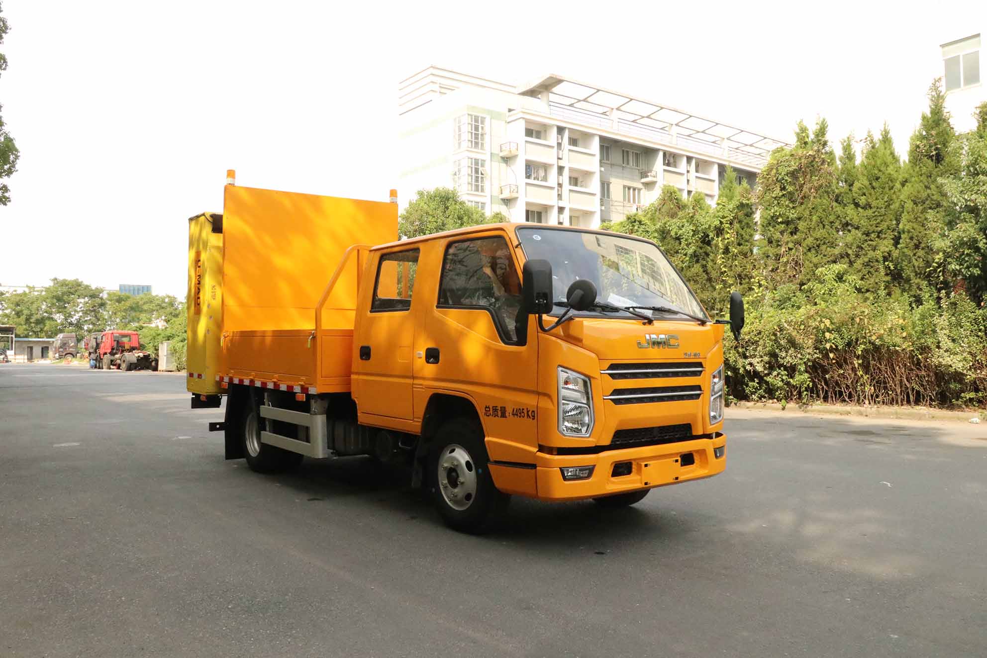 杭專牌HZZ5040TFZ防撞緩沖車公告圖片