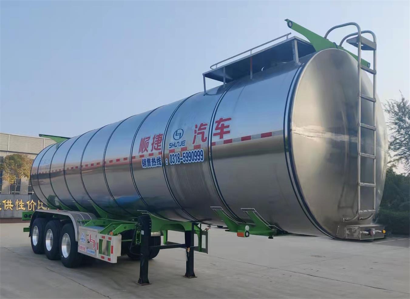 川腾牌11.1米33.1吨3轴鲜奶运输半挂车(HBS9400GNY)