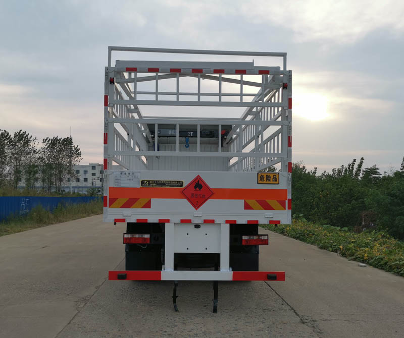 大力牌DLQ5183TQPEQ6氣瓶運(yùn)輸車公告圖片