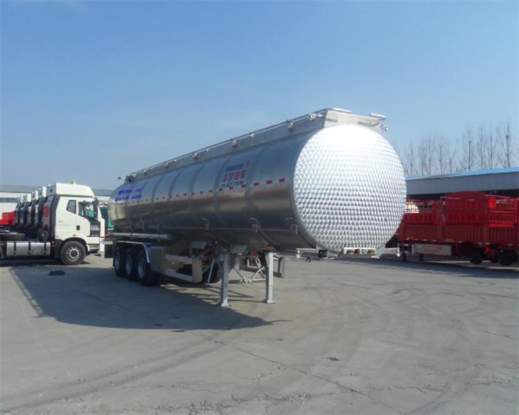 华宇达牌11.3米33.8吨3轴润滑油罐式运输半挂车(LHY9400GRH)