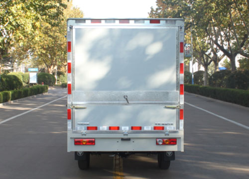 福田牌BJ5030XYK4JV5-01翼開(kāi)啟廂式車(chē)公告圖片