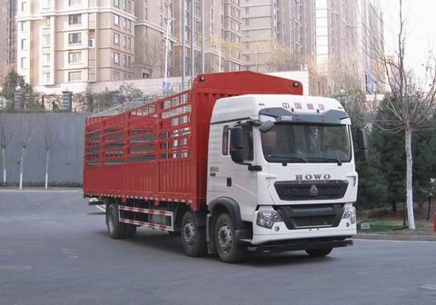 豪沃牌ZZ5257CCYN56CGF1倉柵式運(yùn)輸車公告圖片