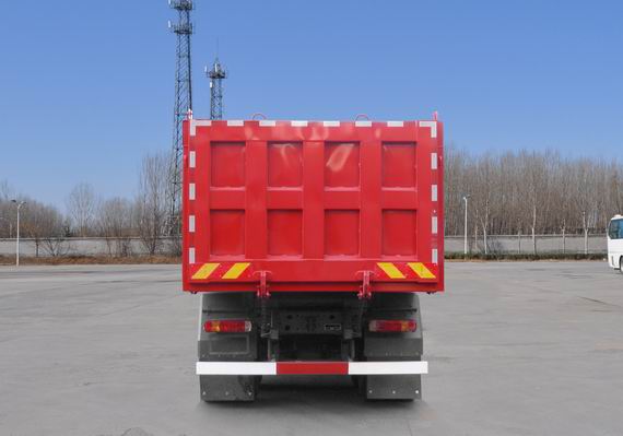 豪沃牌ZZ5317ZLJV326HF1自卸式垃圾车公告图片