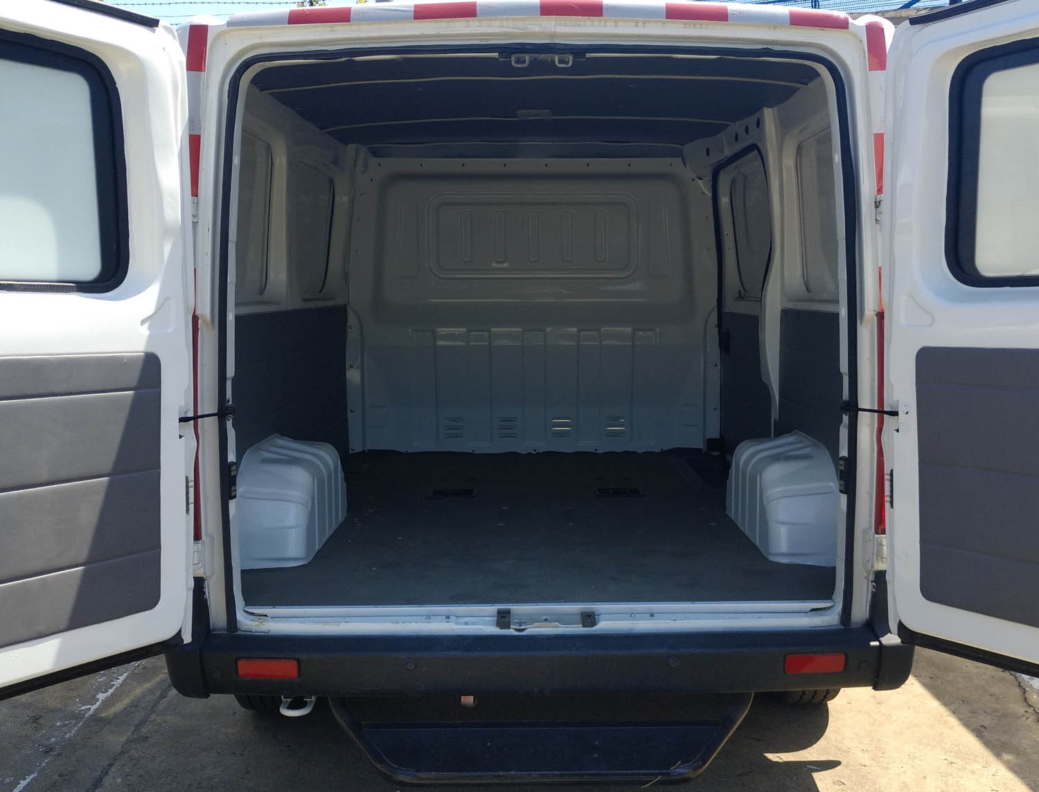 東風(fēng)牌EQ5040XXYACDAAC廂式運(yùn)輸車公告圖片