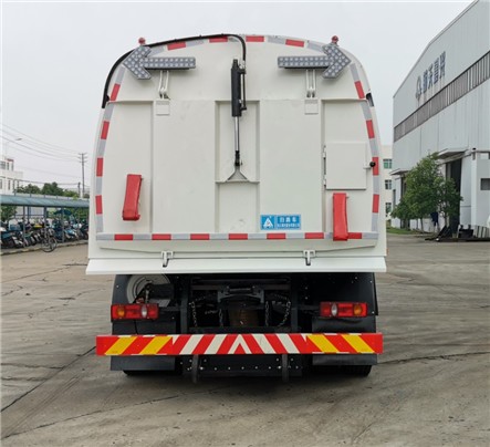 三力牌CGJ5180TSLDFBEV纯电动扫路车公告图片