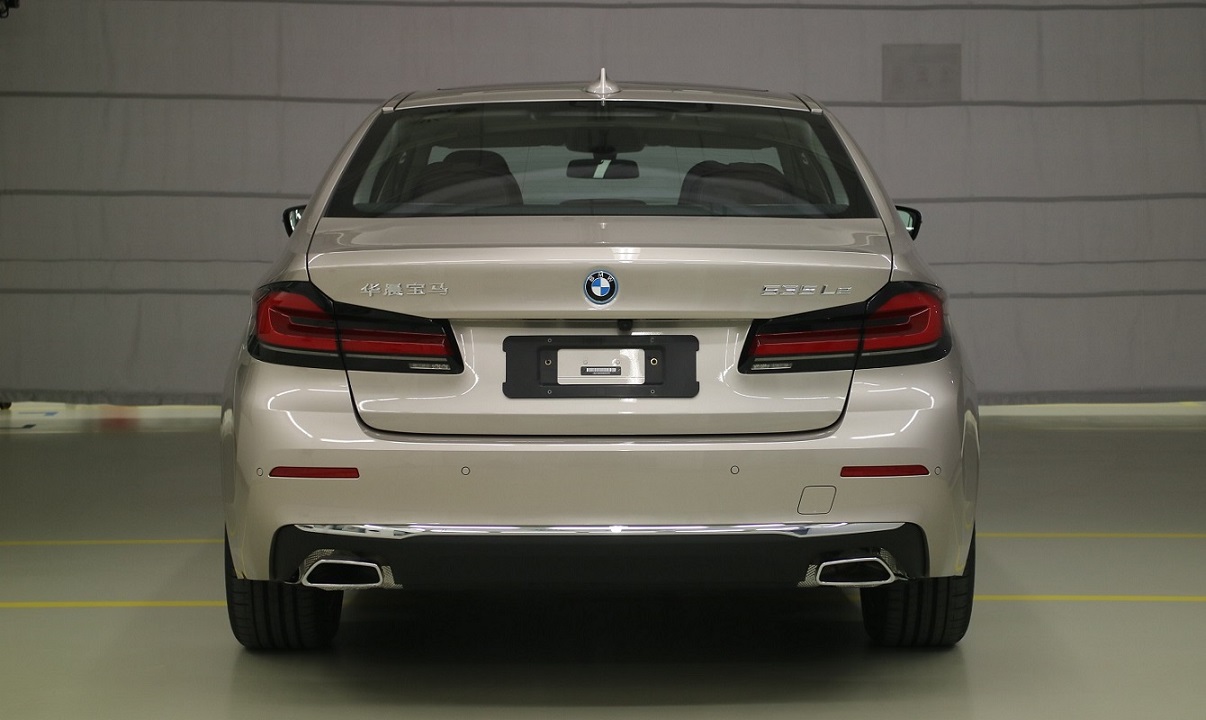 宝马牌BMW7201HMHEV插电式混合动力轿车公告图片