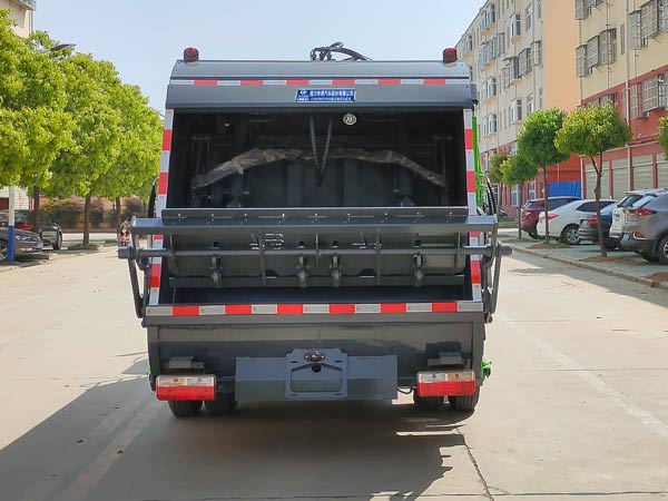 程力威牌CLW5091ZYS6壓縮式垃圾車公告圖片