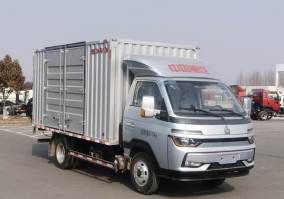 豪沃牌ZZ5047XXYF3112F142厢式运输车