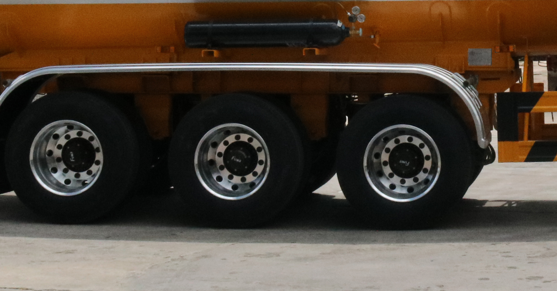 久远牌KP9401GRY易燃液体罐式运输半挂车公告图片