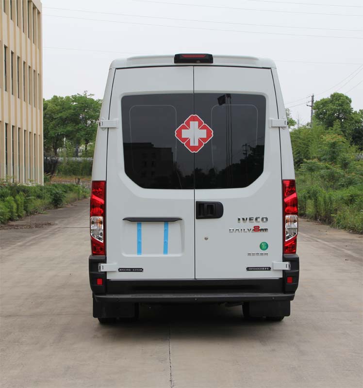 東方汽車(chē)牌ZDF5040XJH救護(hù)車(chē)公告圖片
