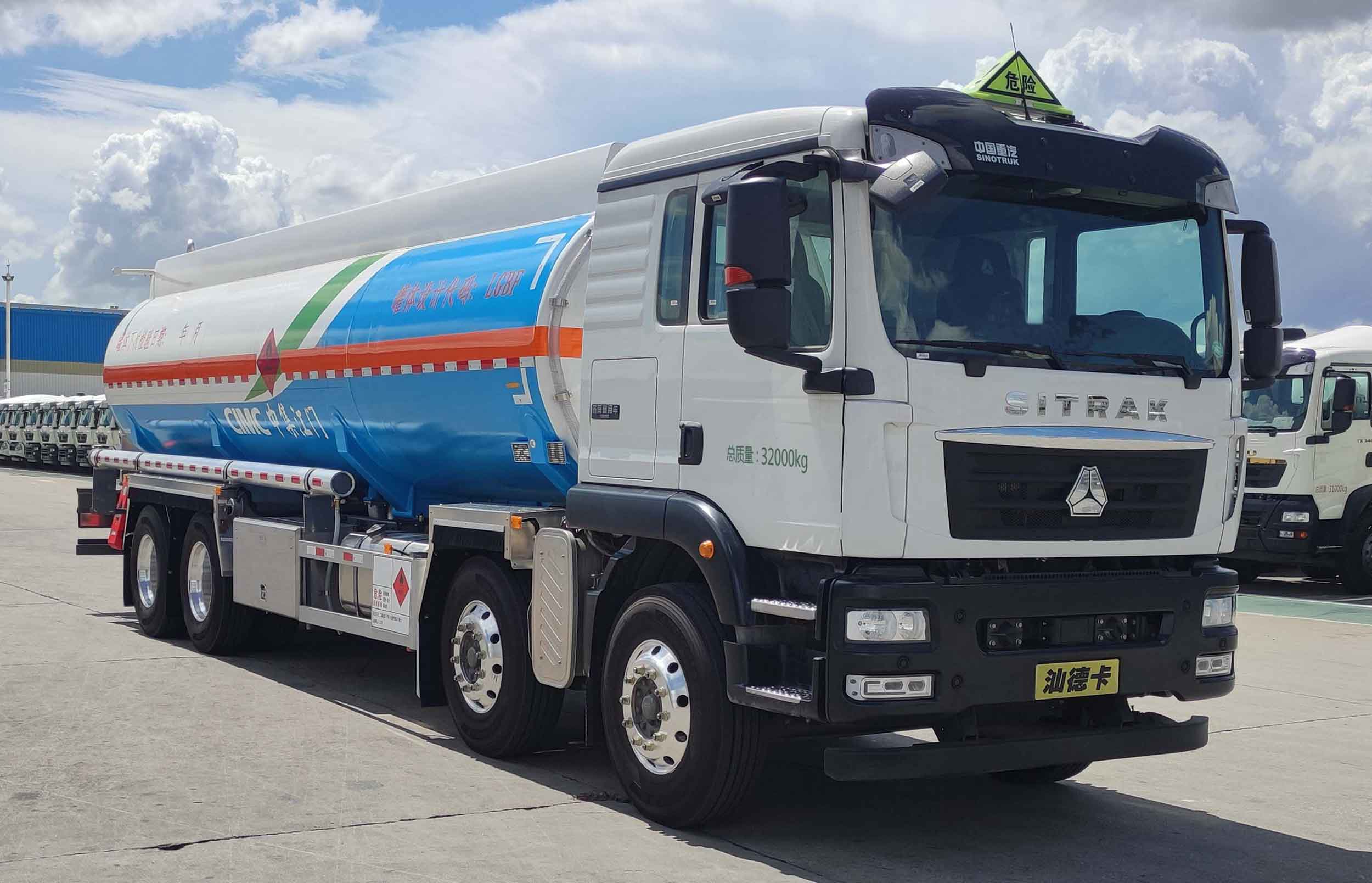 中集牌ZJV5324GYYJMZZ鋁合金運(yùn)油車公告圖片