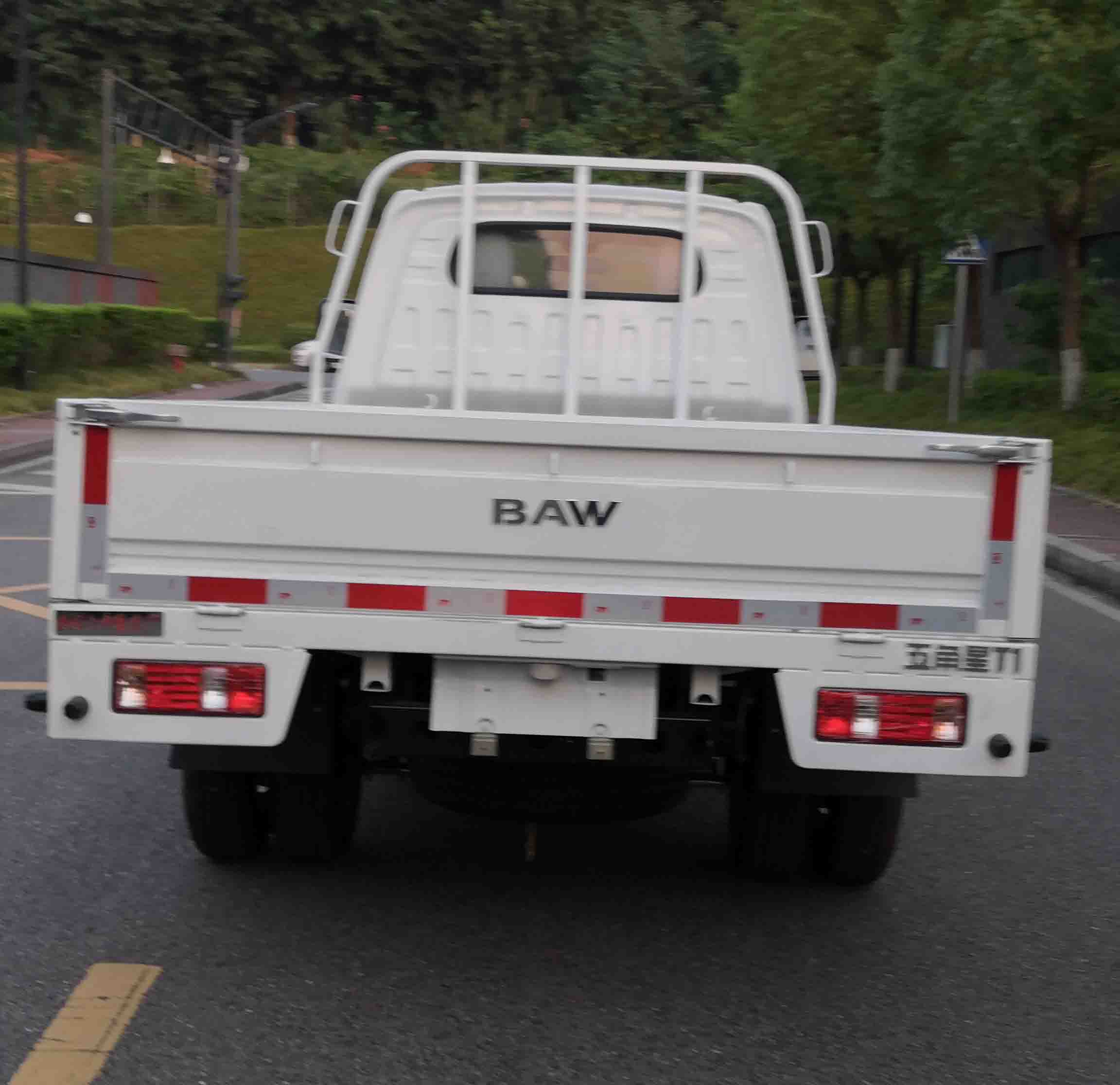 BAW1031P1A53 锐胜牌124马力单桥汽油3.7米国六轻型载货汽车图片