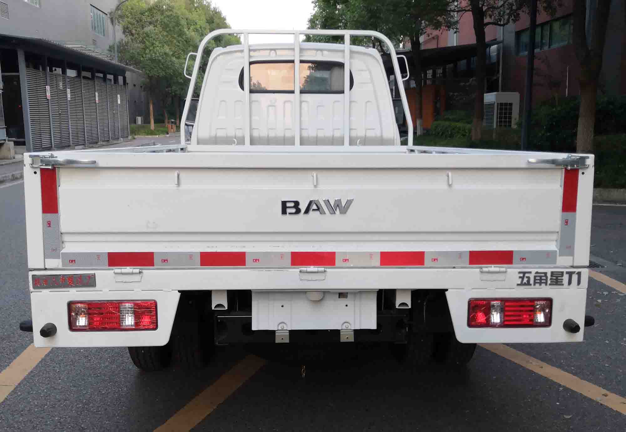 BAW1031P1B53 锐胜牌133马力单桥汽油3.7米国六轻型载货汽车图片