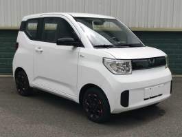 五菱牌LZW7004EVB8EBJ型纯电动轿车