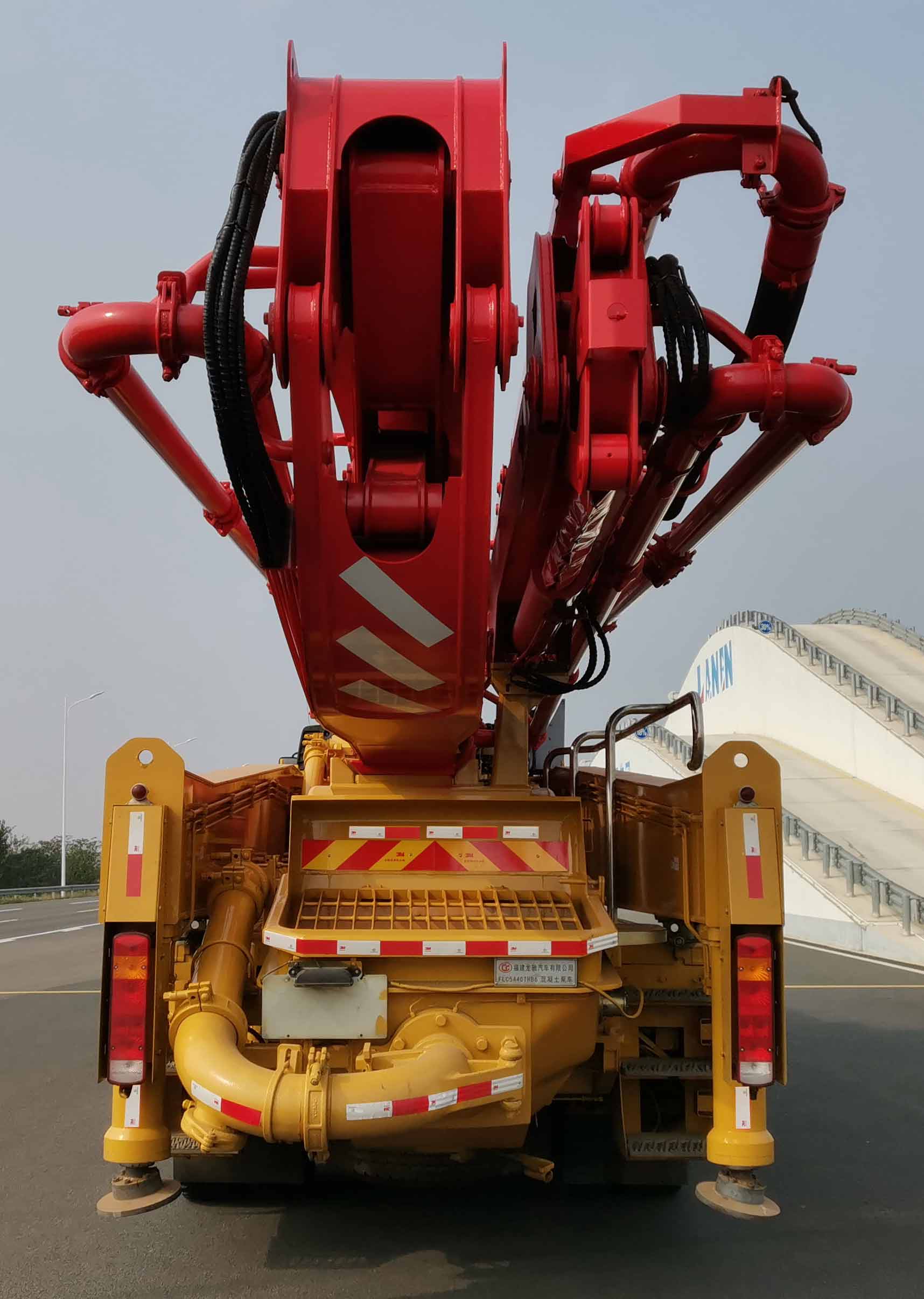 龍馳牌FLC5440THB6混凝土泵車公告圖片