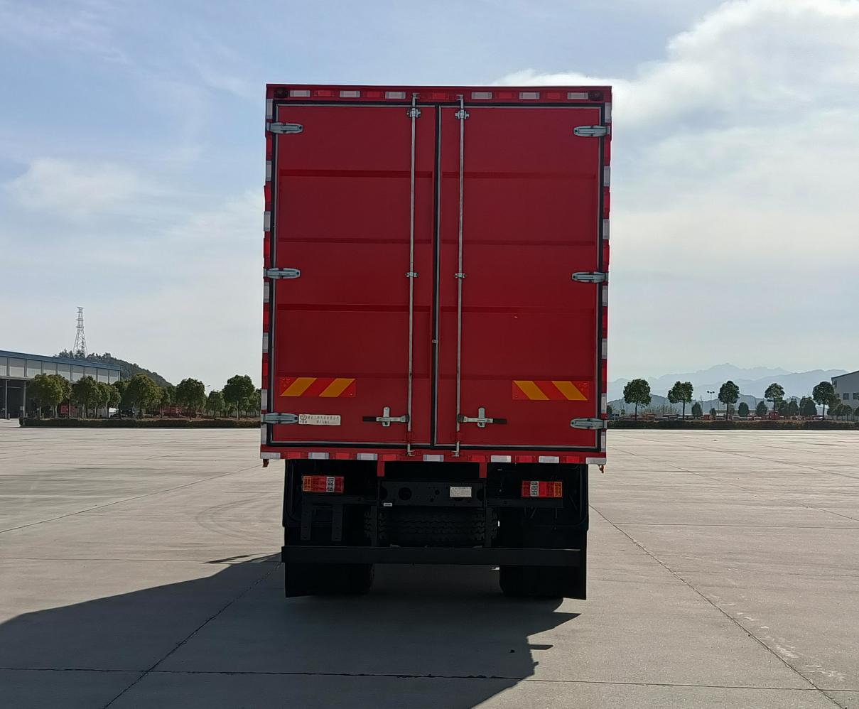 十通牌STQ5189XXYN6廂式運(yùn)輸車公告圖片