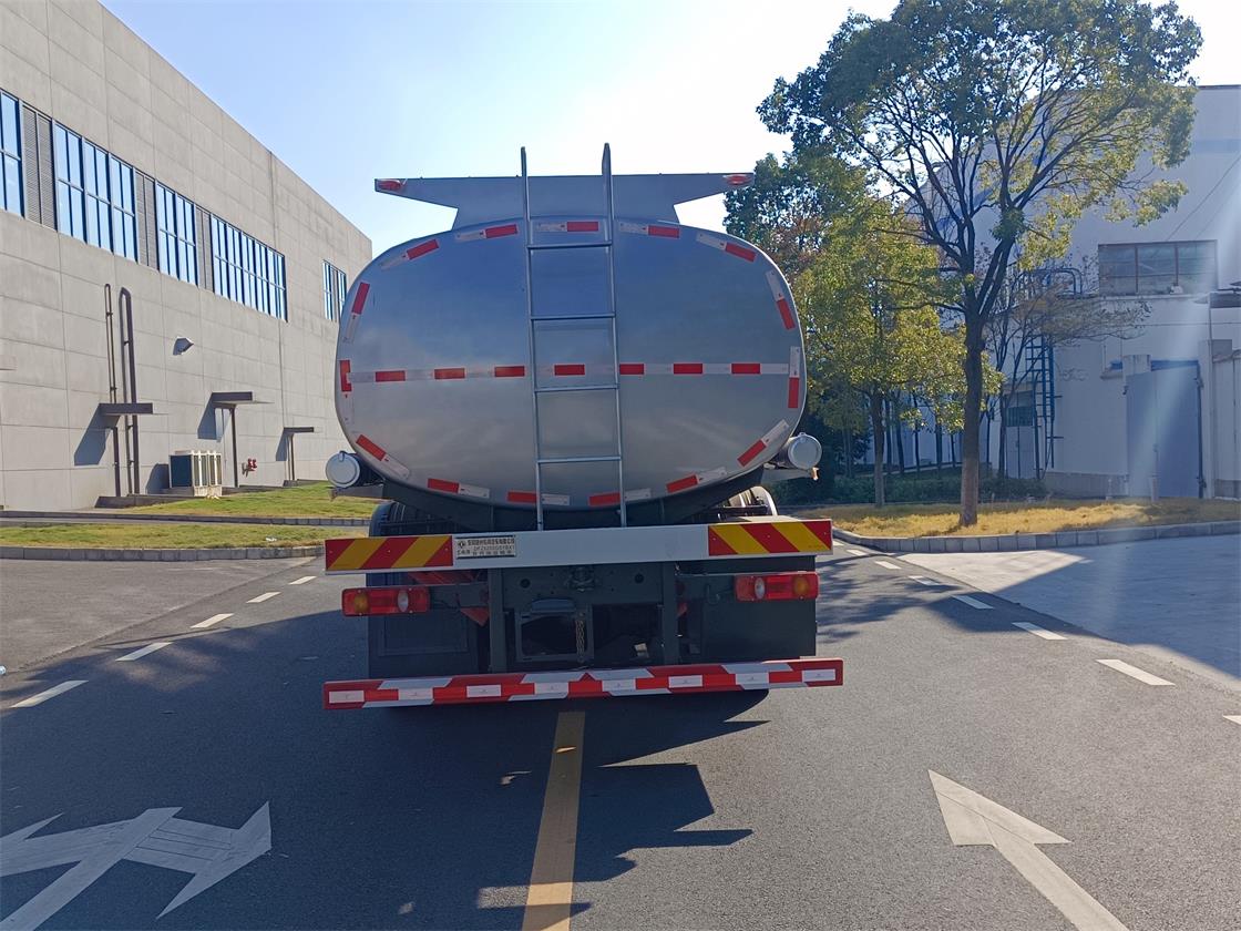 東風(fēng)牌DFZ5250GSYBX1食用油運(yùn)輸車公告圖片