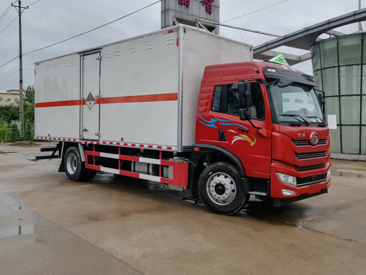 順風(fēng)智造牌SFZ5185XZWCA6雜項(xiàng)危險(xiǎn)物品廂式運(yùn)輸車(chē)公告圖片