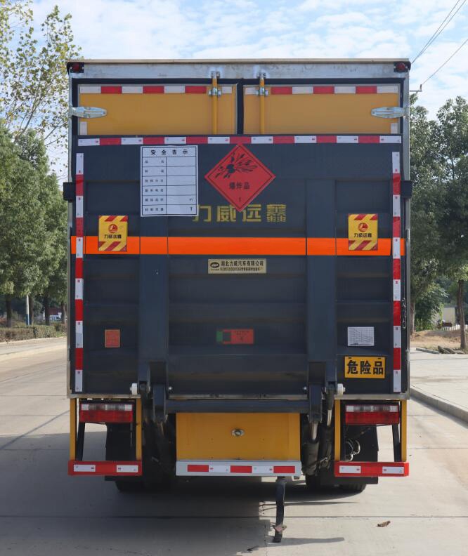 中汽力威牌HLW5120XQYCA6爆破器材运输车公告图片