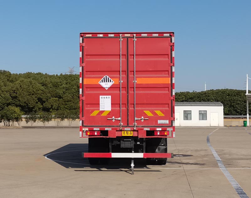 東風牌DFV5263XZWGP6D雜項危險物品廂式運輸車公告圖片