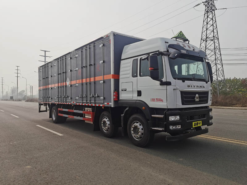 大力牌DLQ5261XZWZZ6雜項(xiàng)危險(xiǎn)物品廂式運(yùn)輸車(chē)公告圖片