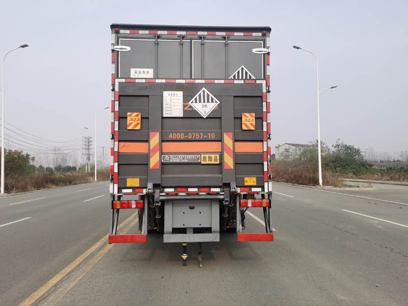 大力牌DLQ5261XZWZZ6雜項(xiàng)危險(xiǎn)物品廂式運(yùn)輸車(chē)公告圖片