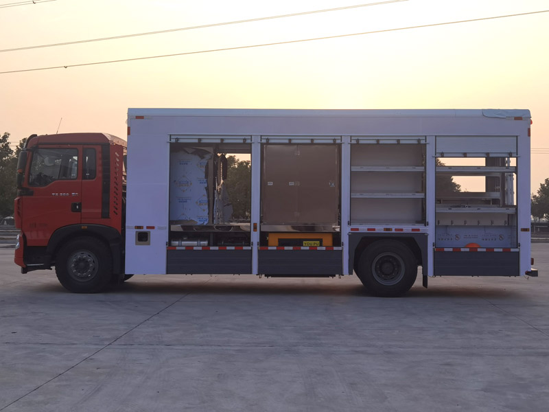 程力威牌CLW5180XJS6净水车公告图片