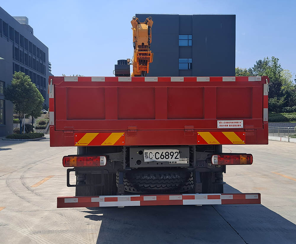世技卡特牌XCL5317JSQ6随车起重运输车公告图片