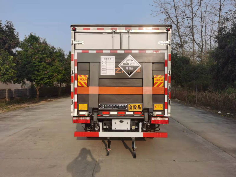 大力牌DLQ5043XFWCA6腐蝕性物品廂式運輸車公告圖片