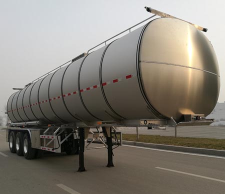 齐机牌11.4米33.6吨3轴润滑油罐式运输半挂车(QLZ9401GRH)